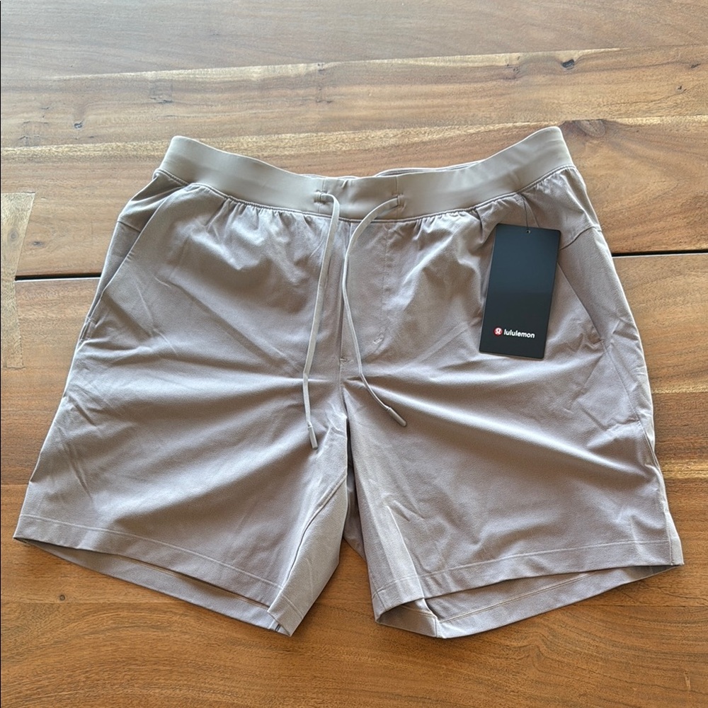Men’s Lululemon Athletica Light Brown Zeroed In Shorts, 7”, size large